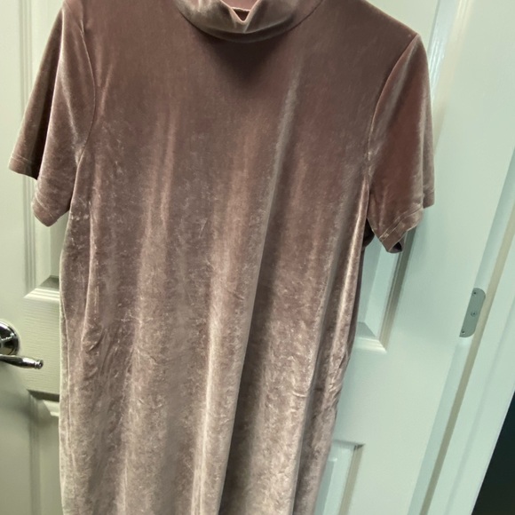 Madewell mock neck dusty rose velvet dress - Picture 2 of 3
